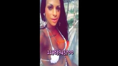 Renata Barbosa Trans GP çeşitli şekillerde mastürbasyon yapıyor