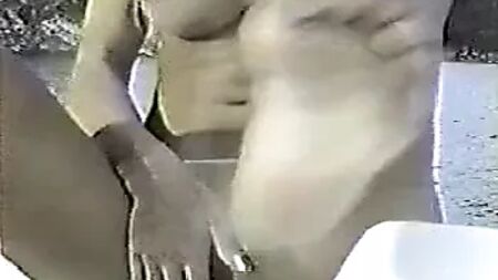 Pamela Anderson – Ev Videosu