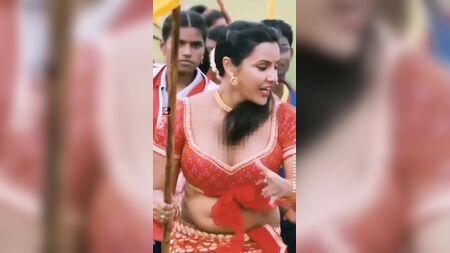Priya Anand'ın göbeği