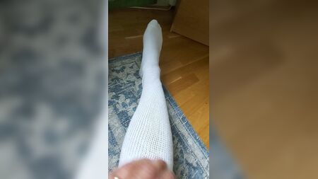 Yeni AA marka beyaz diz üstü çoraplarımı deniyorum! İlk kez!