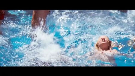 Magnum'dan Suzanne Somers'ın üstsüz göğüsleri ile havuz sahnesi