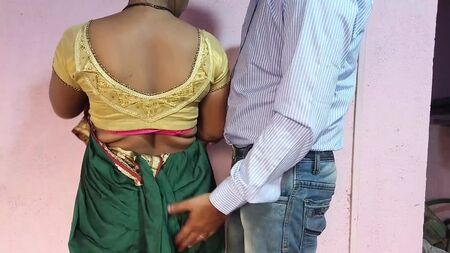 Komşunun oğlu Desi Bhabhi'yi o kadar sert sikti ki, amını tamamen fışkırtmaya zorladı