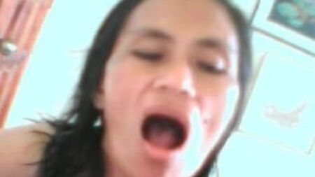 Filipinli üvey anne Editha Navares soyunuyor!