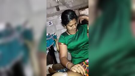 Tamilce sesli Coimbatore'lu üniversiteli kızın oral seks yaptığı video