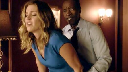 Dawn Olivieri, "A House of Lies" Dizisinde Arkadan Sevişiyor