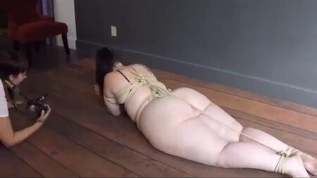 Crystal McBootay, Pawg sonunda çıplak