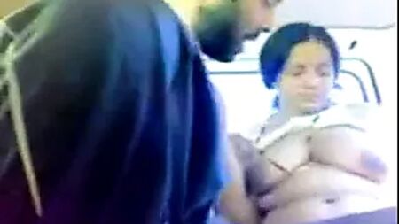 Marathi çift arabada seks yapıyor