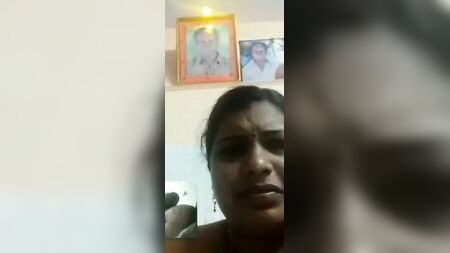 Tamil çiftlerin video seks sohbetindeki ilk deneyimi