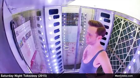 Erkek ünlü Olly Murs'un reality TV programı sırasında ortaya çıkan büyük şişkinlik