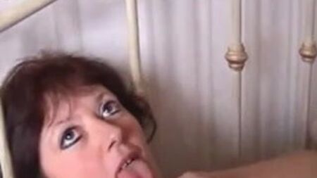 Çorap ve Çizmeli Olgun Kadınlar Dildo