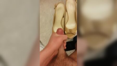 Ayakkabılarına Boşal - Bej Açık Burunlu Topuklu Ayakkabı