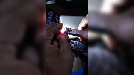Asyalı kadın penis frenulumunu kesti