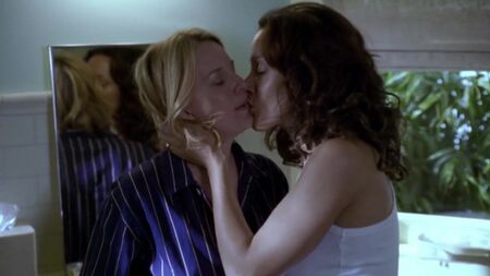 Laurel Holloman ve Jennifer Beals - The L Word 04