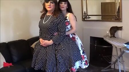 Madame C, Angelica'nın pembe iffet kemerini takıyor