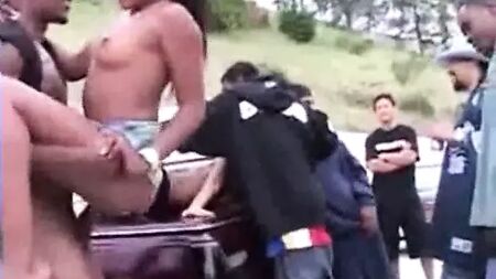 Velvet Swingers Club: Siyahlar için Sokak Karnavalı Toplu Seks Partisi