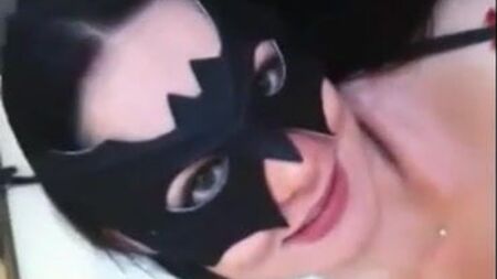 Bu seksi kadına derin gırtlak