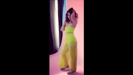 Melissa Benoist ve Juliana Harkavy'nin Popo Görüntüleri