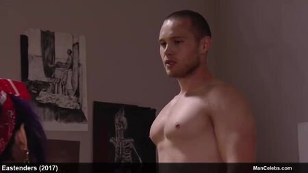 Erkek Ünlü Danny Walters, Ressamlar İçin Çıplak Poz Veriyor