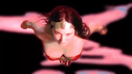 Karanlık Cazibe'de Bat Girl, Supergirl ve Wonder Woman