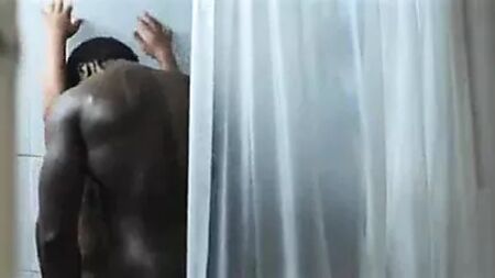 50 Cent, duşta seksi bir kadını beceriyor