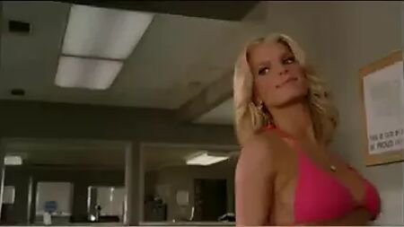 Jessica Simpson, Hazzard'ın Dükleri - Pembe Bikini