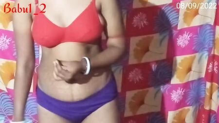 Rupa, sari giymiş olarak Chaddi ve Bra'ya gitti