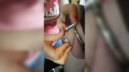 Küçük bir iffet kemerine kilitlemek