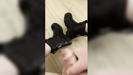 Yeni HAIX Airpower XR1'lerimi giyiyorum