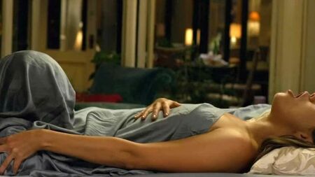 Mila Kunis’in Friends with Benefits Filmindeki Seks Sahnesi - ScandalPlanet