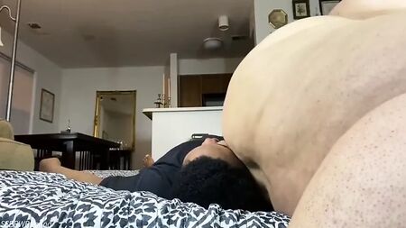 SSBBW çıplak yüzüne oturma