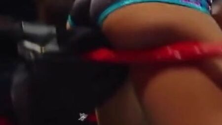 WWE - Alexa Bliss'in inanılmaz bir poposu ve göğüsleri var
