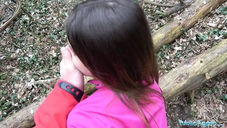 Kamu görevlisi: Ormanda sikilen seksi koşucu
