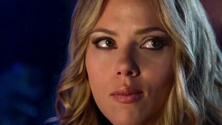 Scarlett Johansson'un ateşli sevişme ve öpüşme videosu