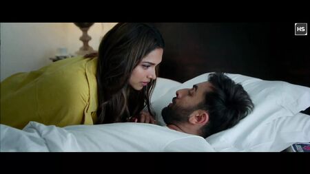 Deepika Padukone – Ateşli Öpüşme Sahneleri
