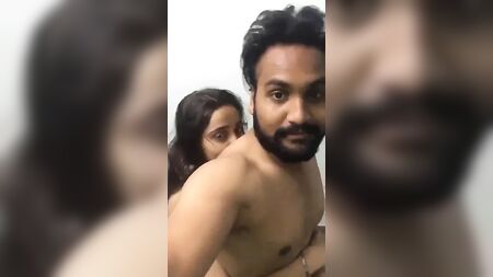 Eğlenceli bir seks videosundaki Malayalamlı çift