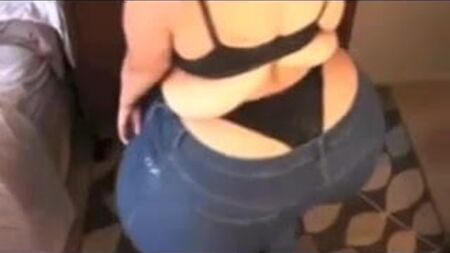 BBW Kolombiya Cumbia'sı dans ediyor...... evet, aynen öyle!