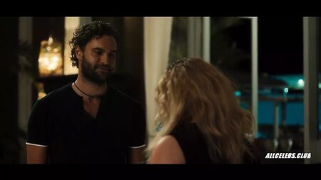 Amy Schumer ve Moani Hara, "Snatched" filminde