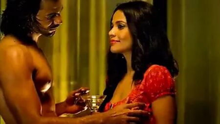 ateşli Bollywood seks sahneleri