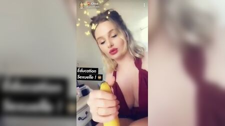 Beyaz bir fahişe nasıl iyi sakso çekileceğini gösteriyor