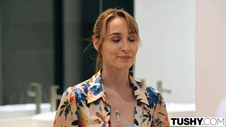 TUSHY'den muhteşem Kelly Collins, özel anal sahneye çıkışında!