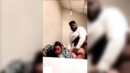 FatBoy karısının poposuna şaplak atıyor
