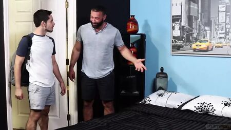 Benim Seksi Amcalarım - Alex Tikas ve Aiden Joseph