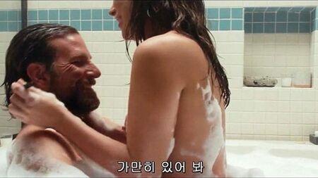 Lady Gaga, ScandalPlanet'te Bradley Cooper ile Çıplak Banyo Yapıyor