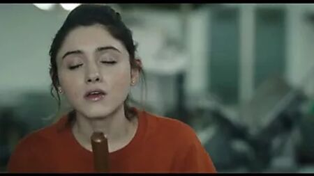 Natalia Dyer - Evet Tanrım Evet (2019)