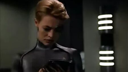 Star Trek: Voyager - Seven of Nine seks yapmayı denemek istiyor