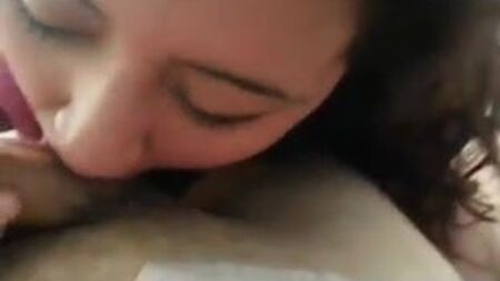 Latina harika oral seks yapmayı iyi bilir