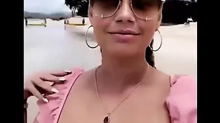 Chanel West Coast: Göğüs Ucu ve Meme Başı Açıklıkları