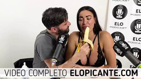 PAME POMBO, "EL CUARTO PICANTE" PROGRAMINDA CREMA İLE OYNUYOR