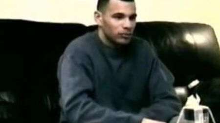 Mike Tyson'a benzeyen bir adam eşcinsel bir el muamelesi alıyor