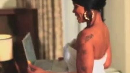 Deelishis: Büyük, Seksi Siyah MILF Kıç (PG13) - Ameman
